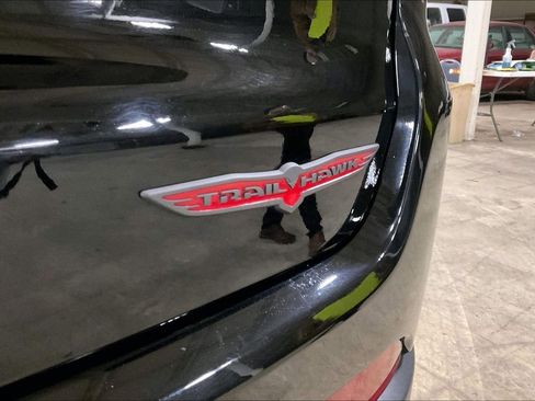 Used 2025 Jeep Compass Trailhawk AWD/4WD image 8