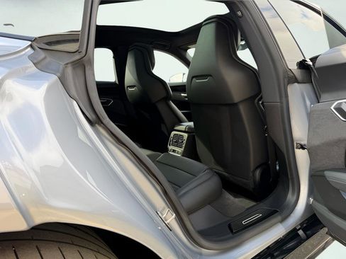 Used 2022 Audi e-tron GT Prestige image 28