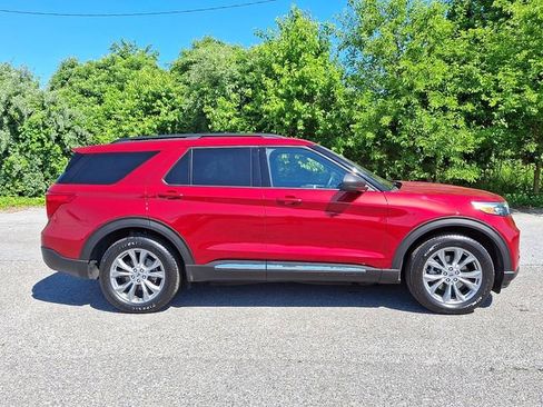 Used 2020 Ford Explorer XLT w/ Equipment Group 202A AWD/4WD image 7