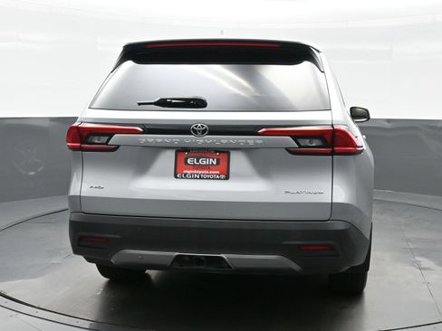 Used 2024 Toyota Grand Highlander AWD image 5