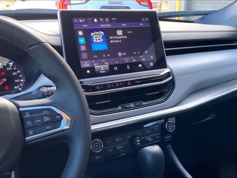 Certified 2024 Jeep Compass Limited image 6