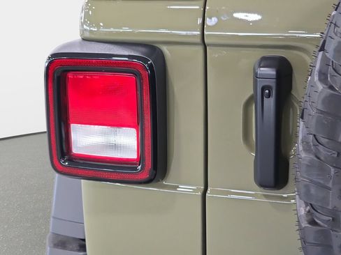 Used 2025 Jeep Wrangler Unlimited Sport AWD/4WD image 25
