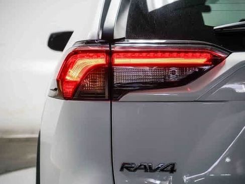 Used 2021 Toyota RAV4 LE w/ Carpet Mat Package (TMS) image 9