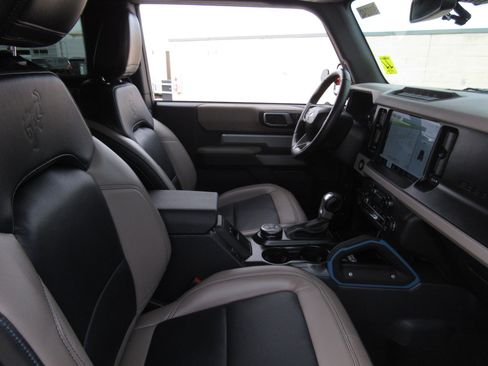 Used 2023 Ford Bronco Wildtrak image 8