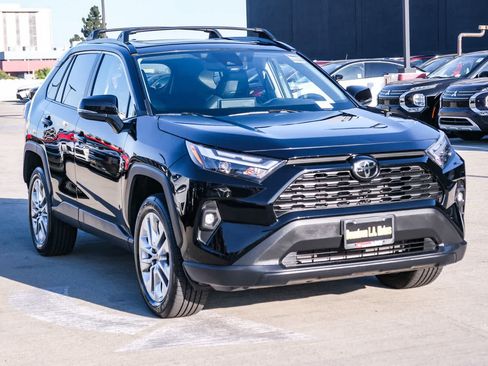 Used 2025 Toyota RAV4 XLE Premium FWD image 3