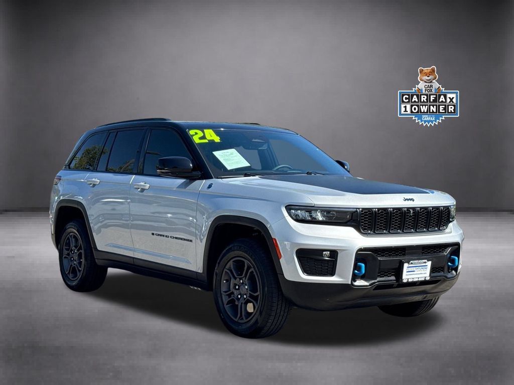 Used 2024 Jeep Grand Cherokee Trailhawk AWD/4WD image 2