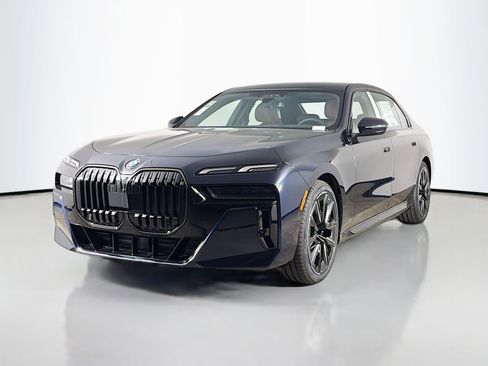 New 2026 BMW 740i RWD image 3