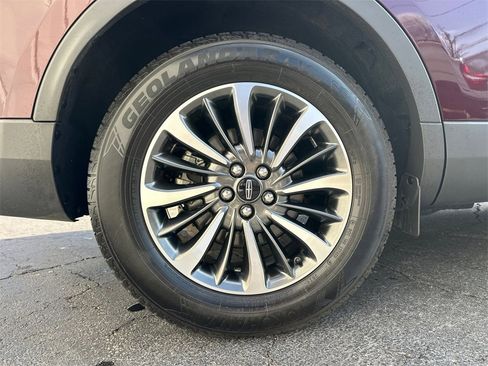 Used 2022 Lincoln Nautilus Reserve image 18