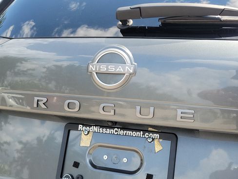 Certified 2025 Nissan Rogue SV FWD image 10
