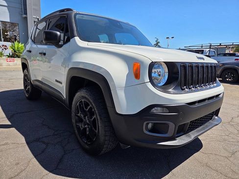 Used 2017 Jeep Renegade Latitude w/ Popular Equipment Group AWD/4WD image 27