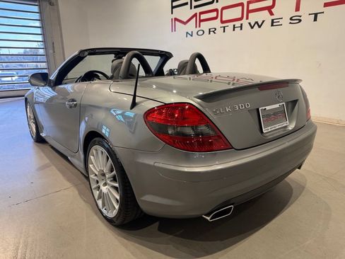 Used 2010 Mercedes-Benz SLK 300 image 5