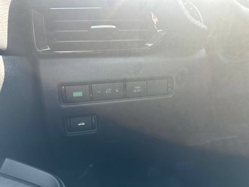 Used 2023 Nissan Sentra SV FWD image 22