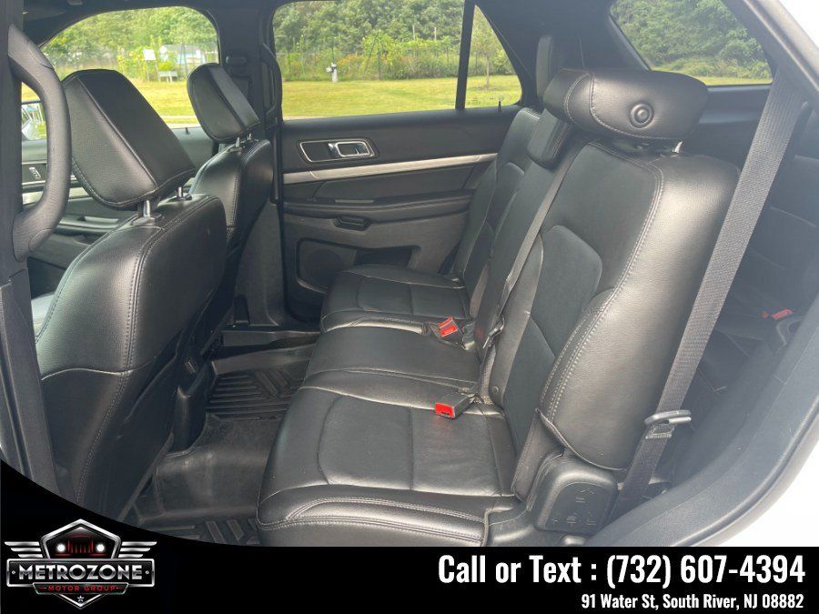 Used 2018 Ford Explorer XLT w/ Equipment Group 202A AWD/4WD image 21