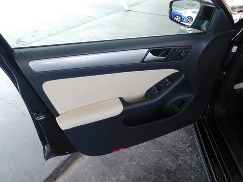 Used 2015 Volkswagen Jetta SE image 19