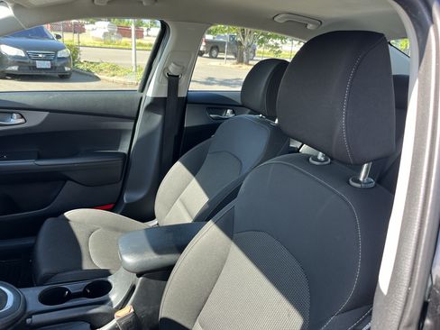 Used 2020 Kia Forte LXS FWD image 17