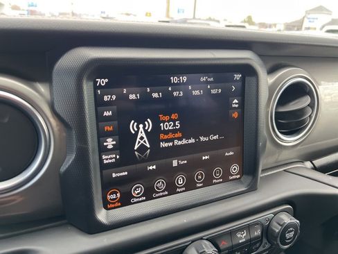 Used 2020 Jeep Wrangler Unlimited Sahara AWD/4WD image 12