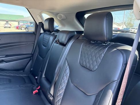 Used 2024 Ford Edge Titanium image 11
