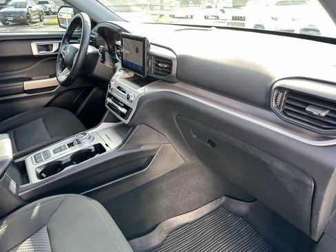 Used 2023 Ford Explorer XLT image 24