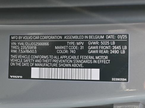 Used 2025 Volvo XC40 B5 Core image 36