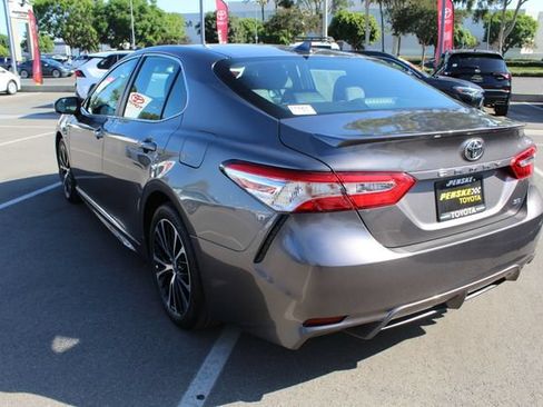 Used 2020 Toyota Camry SE FWD image 13
