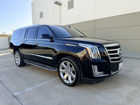 Used 2015 Cadillac Escalade ESV Luxury image 3