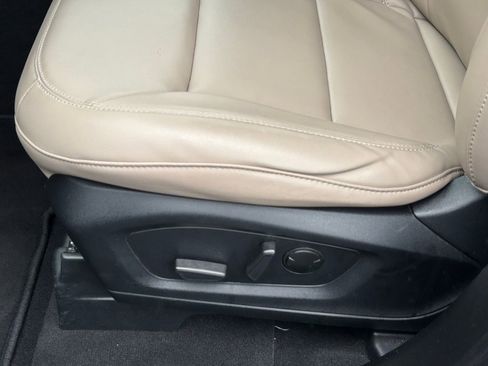 Used 2023 Ford Explorer XLT w/ Equipment Group 202A image 19