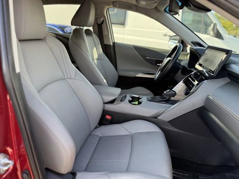 Used 2022 Toyota Venza Limited image 18