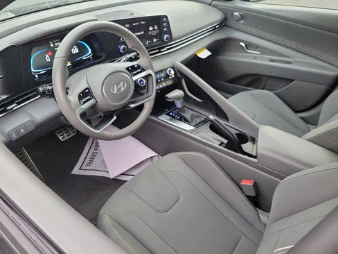 Certified 2025 Hyundai Elantra Sport image 3