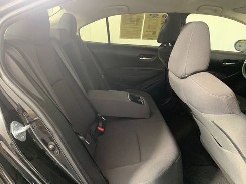 Used 2021 Toyota Corolla LE image 32