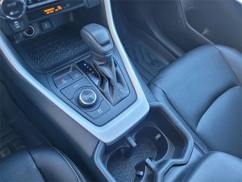 Used 2022 Toyota RAV4 LE image 26