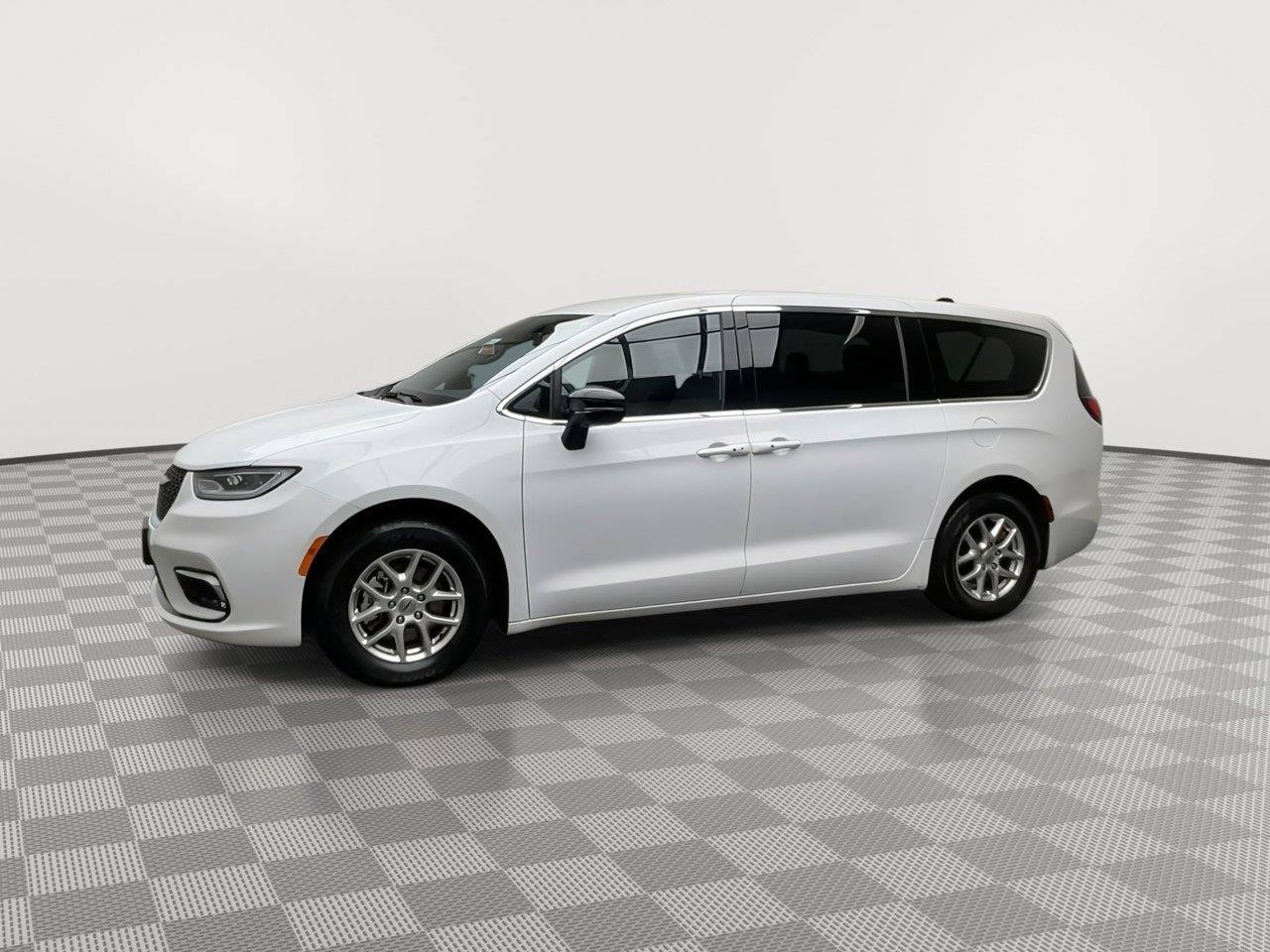 Used 2025 Chrysler Pacifica Select FWD image 34