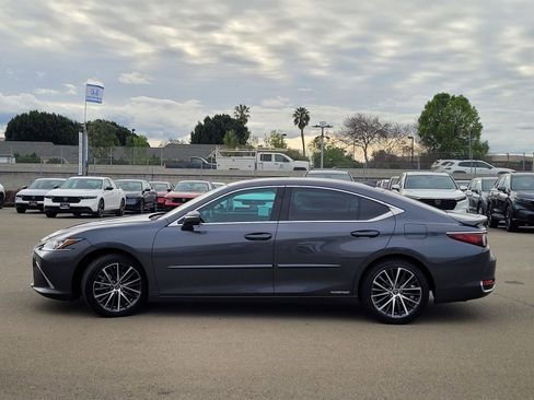 Used 2022 Lexus ES 300h w/ Premium Package image 8