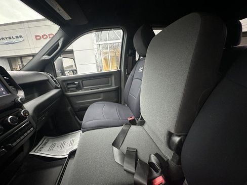 Used 2024 RAM 2500 Tradesman w/ Chrome Appearance Group image 33