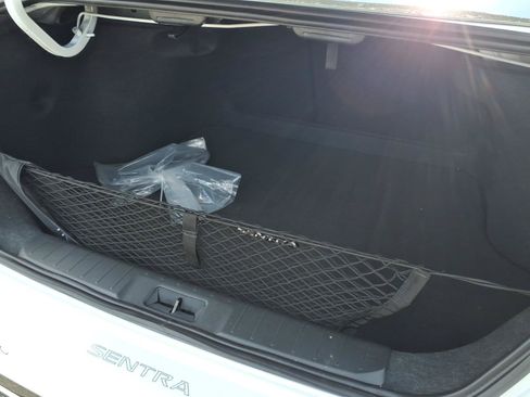 Used 2025 Nissan Sentra SR w/ Trunk Package FWD image 5