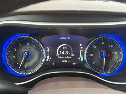 Used 2021 Chrysler Pacifica Touring-L w/ Premium & Safety Sphere Group FWD image 19