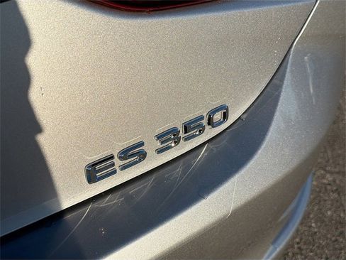 New 2025 Lexus ES 350 Ultra Luxury image 11