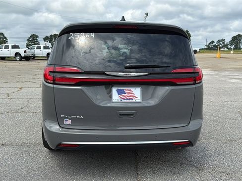 New 2025 Chrysler Pacifica Select image 6