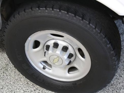 Used 2008 Chevrolet Express 3500 image 26