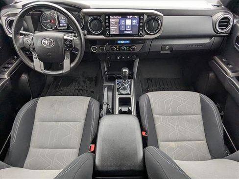 Used 2022 Toyota Tacoma TRD Off-Road image 17