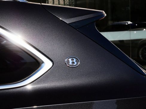 Used 2025 Bentley Bentayga Extended Wheelbase image 8