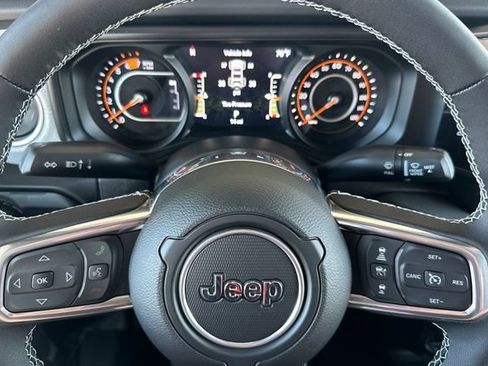 New 2025 Jeep Wrangler Unlimited Sahara AWD/4WD image 18