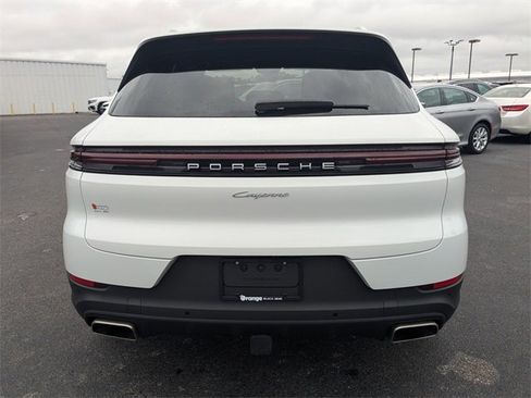 Used 2024 Porsche Cayenne image 5