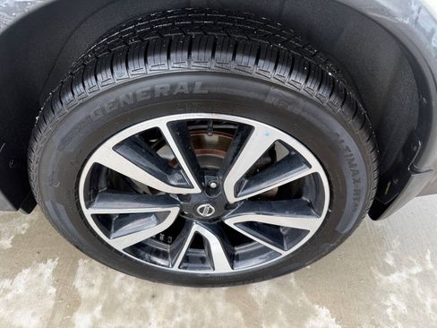 Used 2018 Nissan Rogue SL w/ Premium Package AWD/4WD image 12