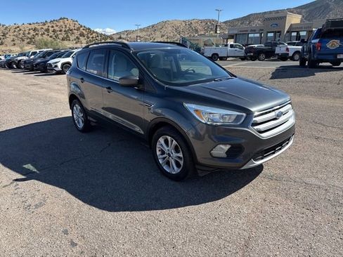 Used 2018 Ford Escape SE FWD image 3
