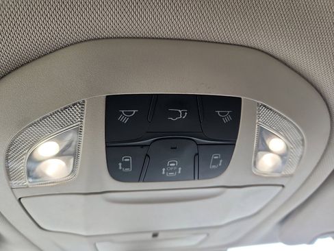 Used 2018 Chrysler Pacifica Touring-L image 27