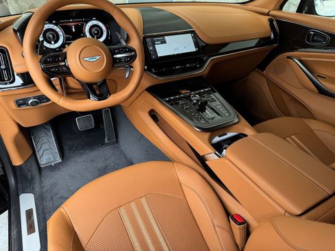 Used 2025 Aston Martin DBX 707 image 3