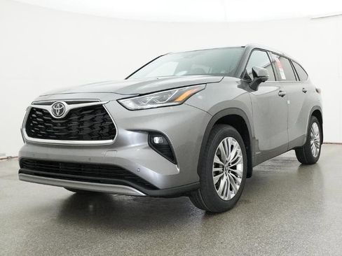 New 2026 Toyota Highlander Platinum image 15