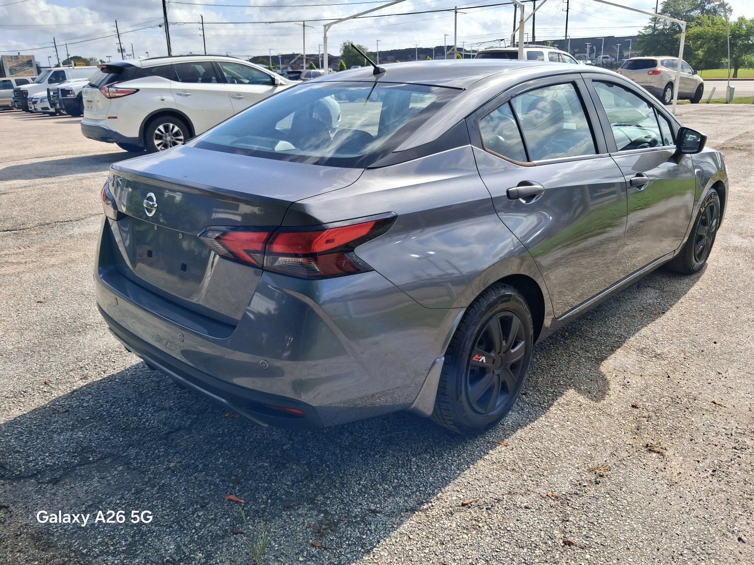 Used 2020 Nissan Versa S FWD image 5