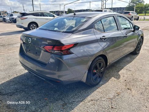 Used 2020 Nissan Versa S FWD image 5