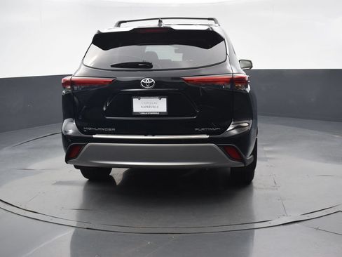 Used 2023 Toyota Highlander Platinum FWD image 5